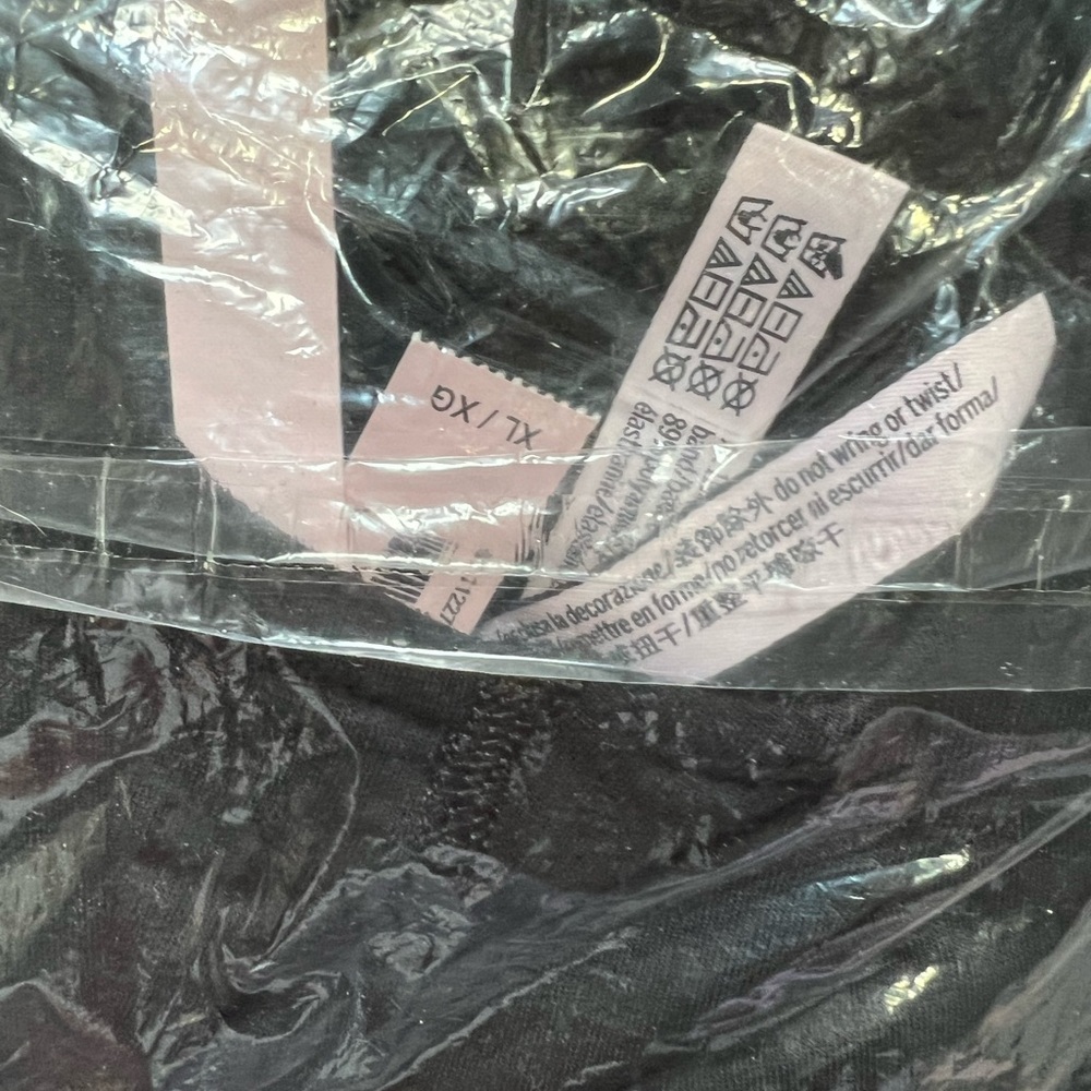 Victoria’s Secret XL BLACK SHINE Lounge Bra & XL BLACK LEOPARD SHINE SHORTS - Picture 5 of 5